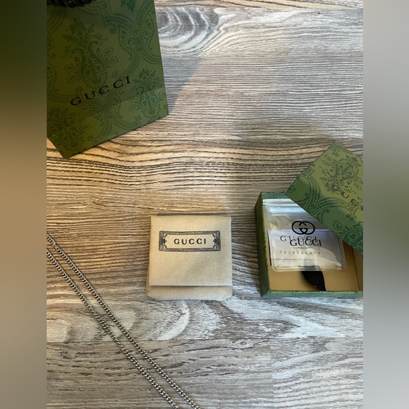 NEW Gucci Sterling Sliver 925 Round Pendant And Chain Necklace w/Box Dust Bag - Picture 4 of 12